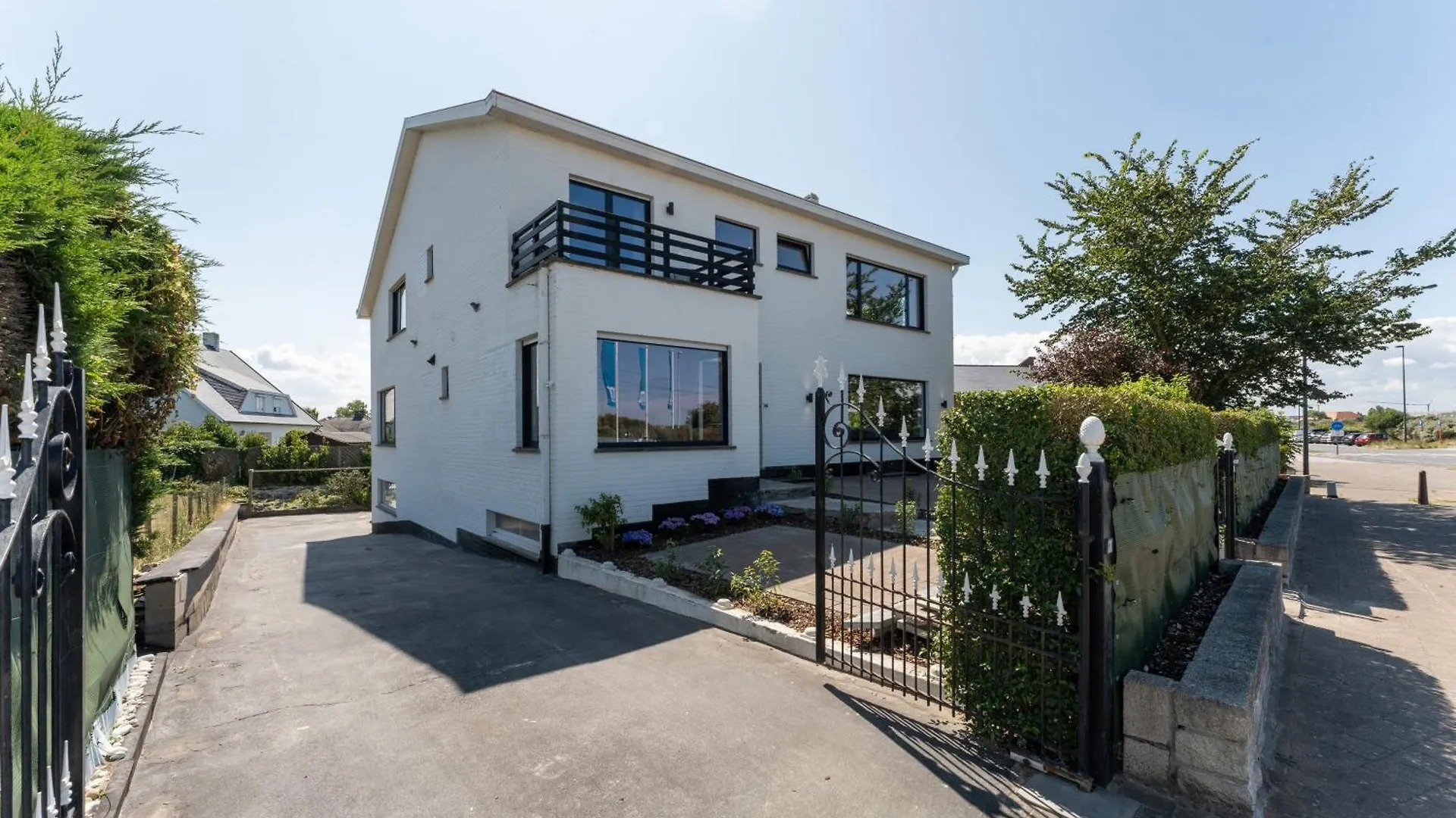 Villa Sealise - Spacious House By The Dunes In Westende contacts